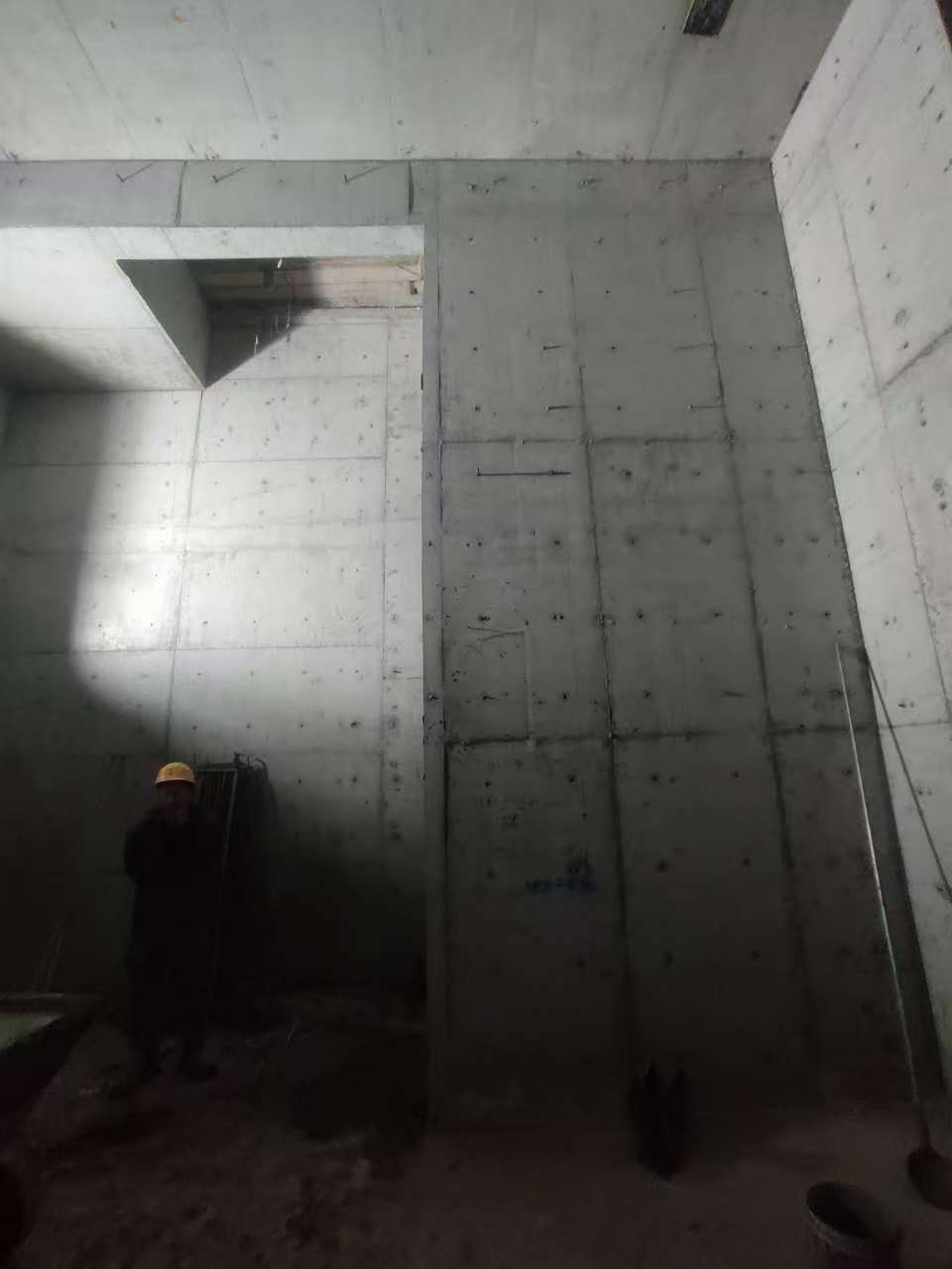 吐鲁番墙上开槽钢筋断了有影响吗